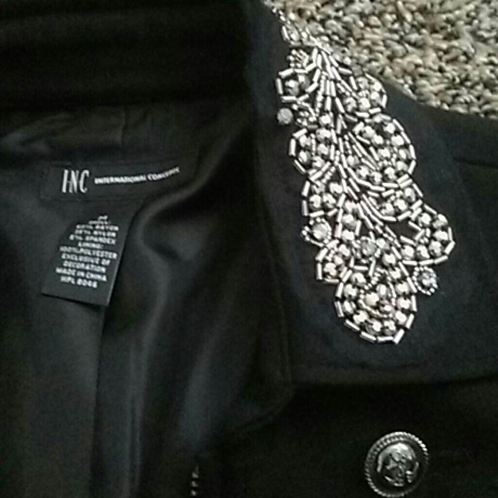 Beautiful blazer - Picture 2 of 2